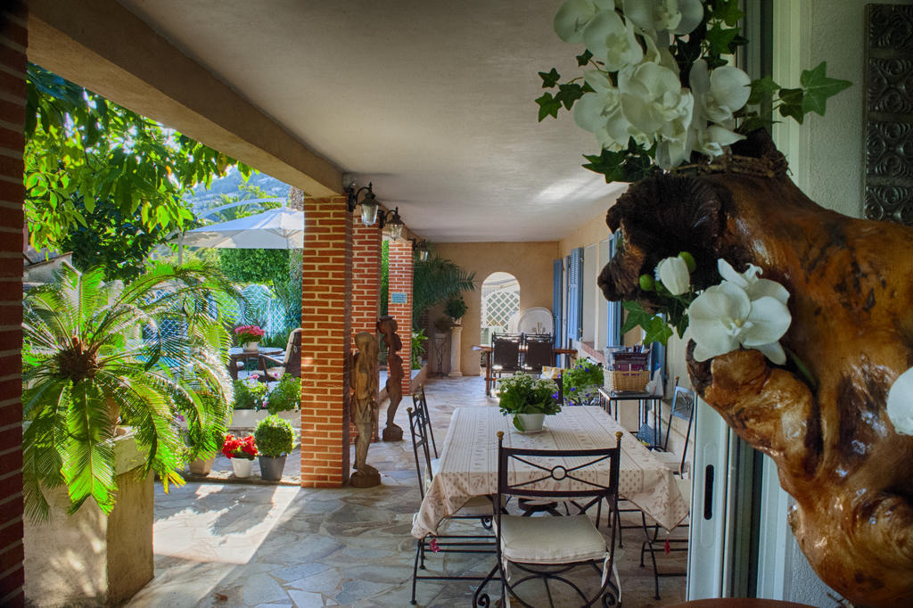 Bed and Breakfast Mas Des Kardouons Турретт-сюр-Лу Екстер'єр фото