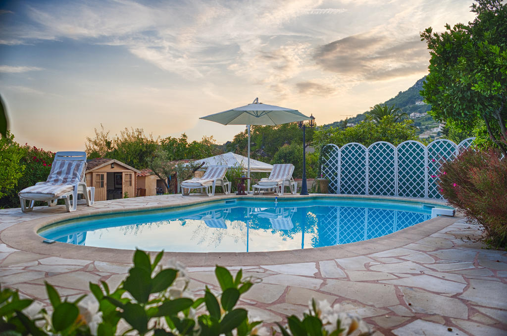 Bed and Breakfast Mas Des Kardouons Турретт-сюр-Лу Екстер'єр фото