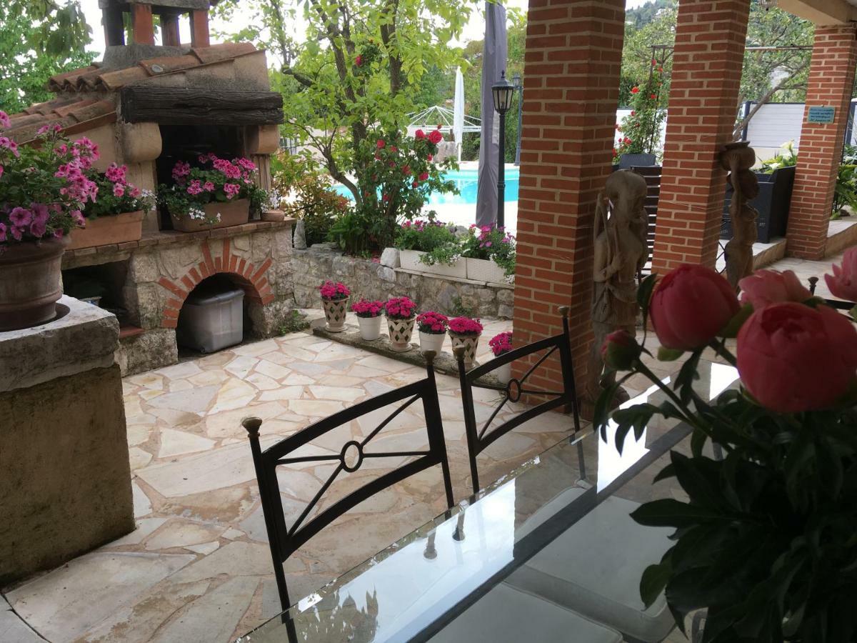 Bed and Breakfast Mas Des Kardouons Турретт-сюр-Лу Екстер'єр фото